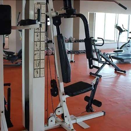 Middle Town מלון